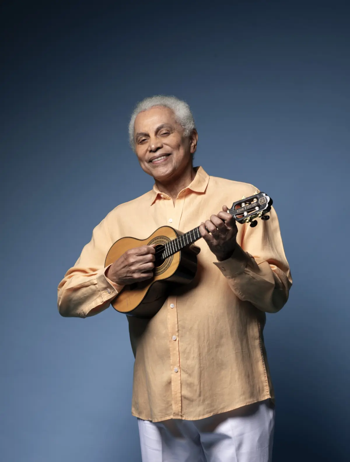 Imagem de contexto do artigo "Quando o Samba Chama": Paulinho da Viola atua em Portugal