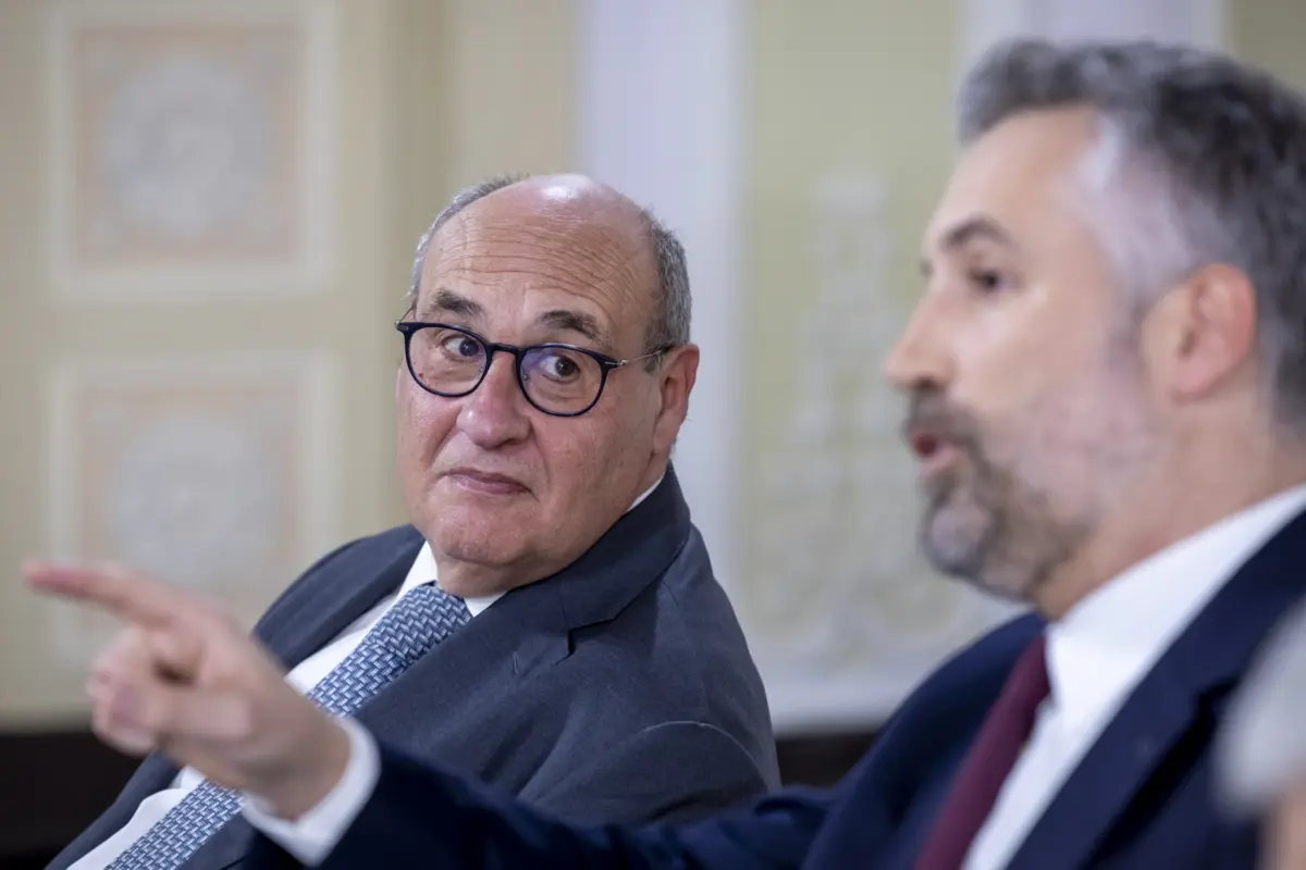 Imagem de contexto do artigo Vitorino senta-se ao lado de Pedro Nuno Santos, mas conversa foge das presidenciais: foco nas legislativas