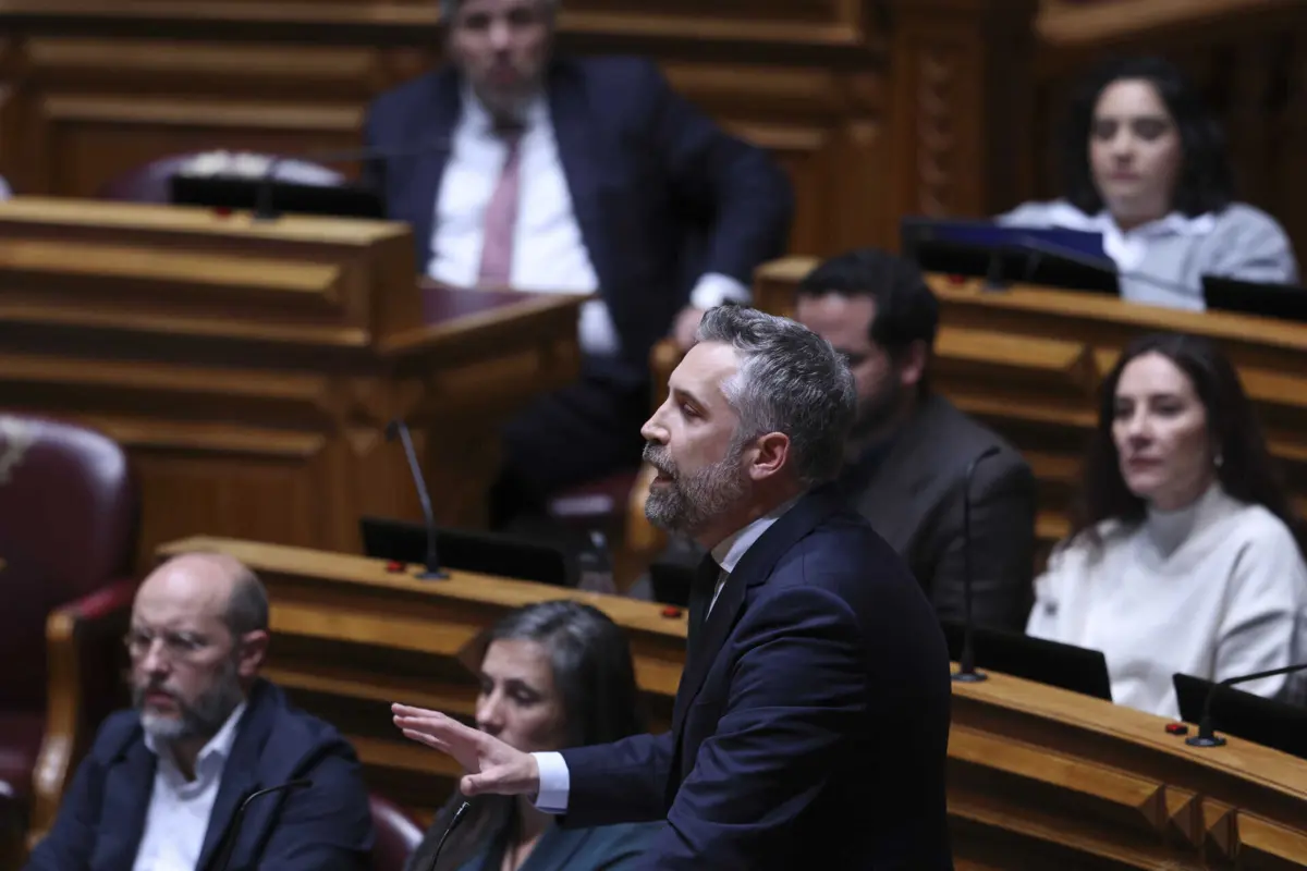 Imagem de contexto do artigo Pedro Nuno diz que diploma sobre acesso de estrangeiros ao SNS “envergonha PSD”