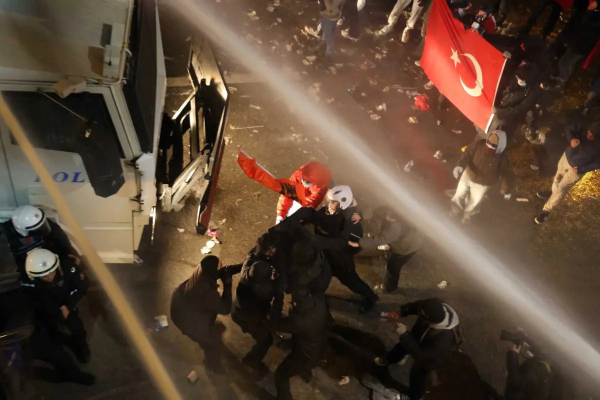 A detenção de Imamoglu na quarta-feira desencadeou uma onda de protestos em Istambul