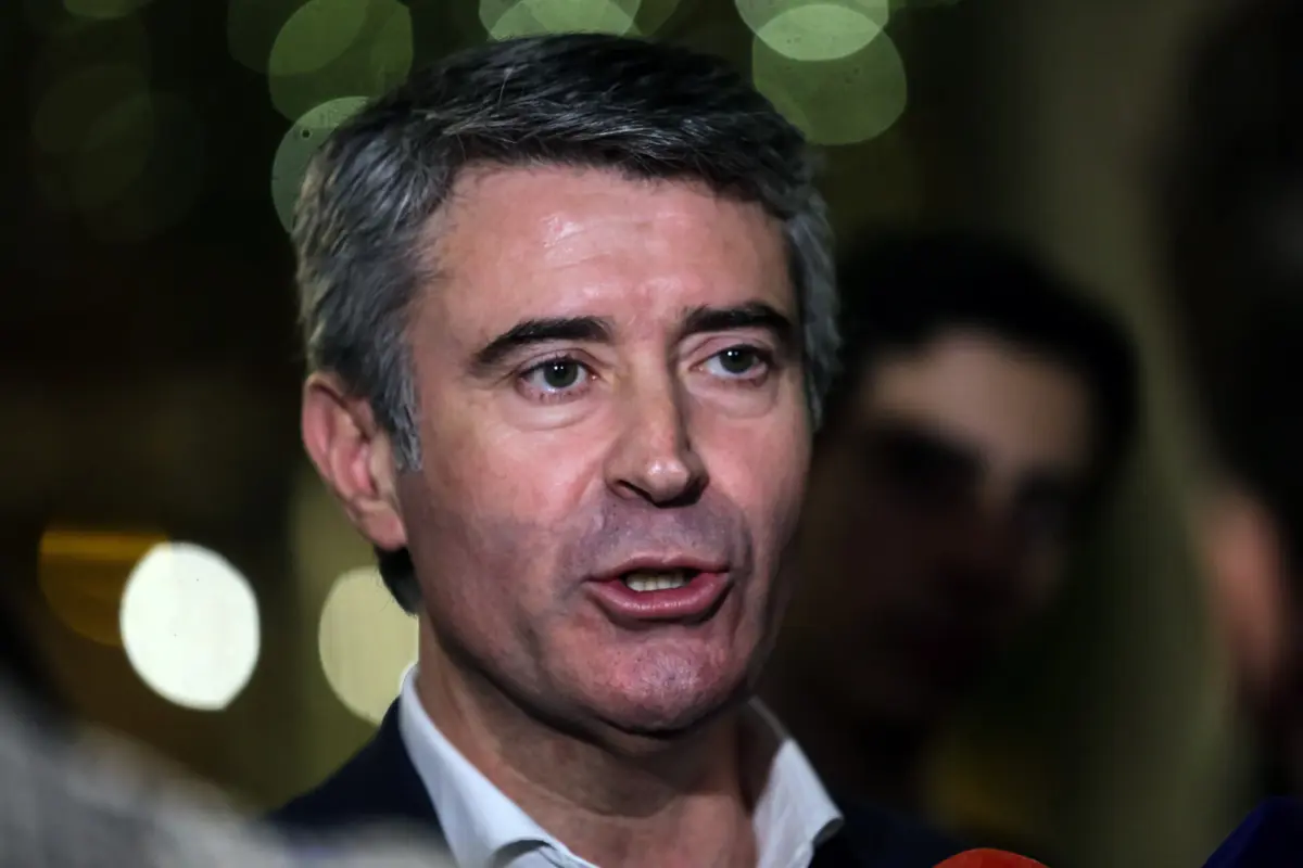 Imagem de contexto do artigo Carneiro diz que decisão do TC é derrota de um Governo que devia ouvir mais Marcelo e PS