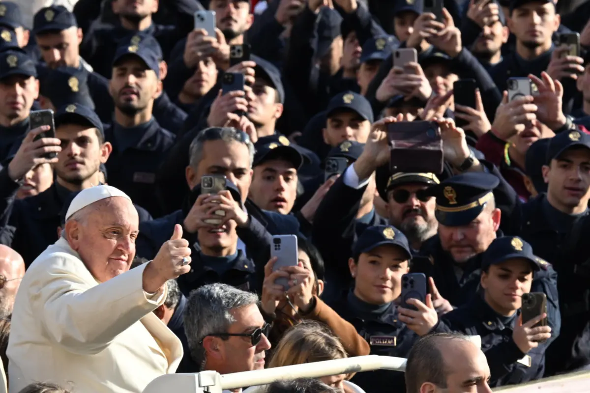 Imagem de contexto do artigo Papa recebe 1300 pessoas em situação de pobreza para um almoço no Vaticano