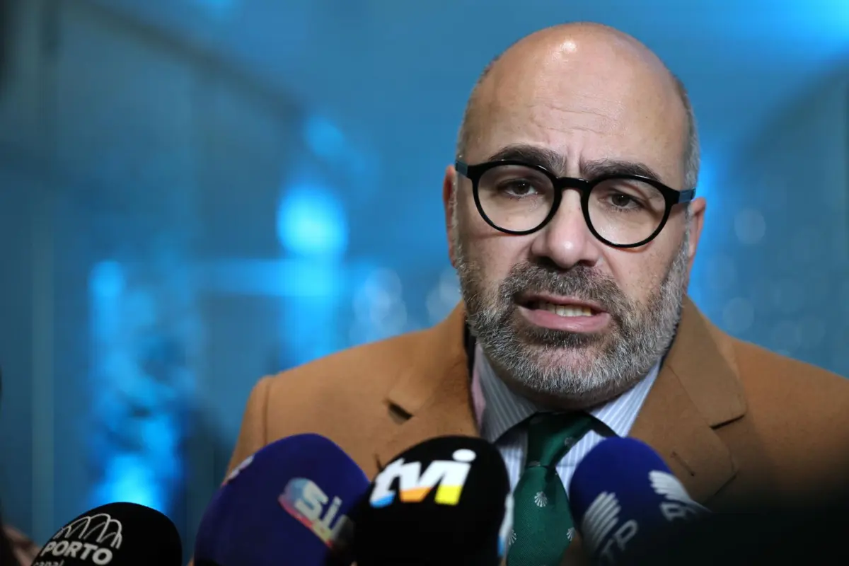 Imagem de contexto do artigo "Situação absolutamente anormal." Ministro diz que irá demorar "semanas" reparação de troço da AI em Coimbra