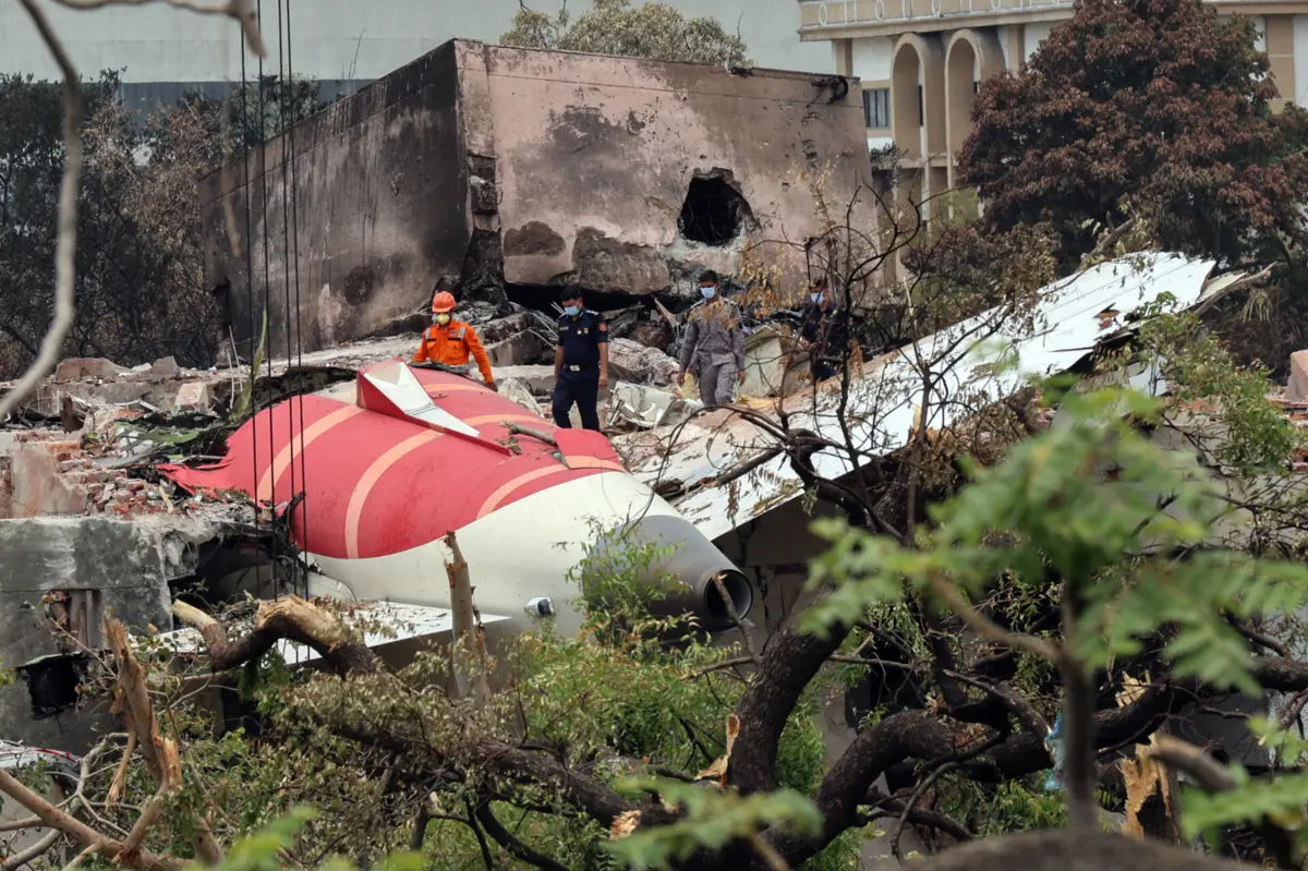 Imagem de contexto do artigo "Mayday." Piloto do avião que caiu na Índia emitiu sinal de socorro "segundos" após descolagem