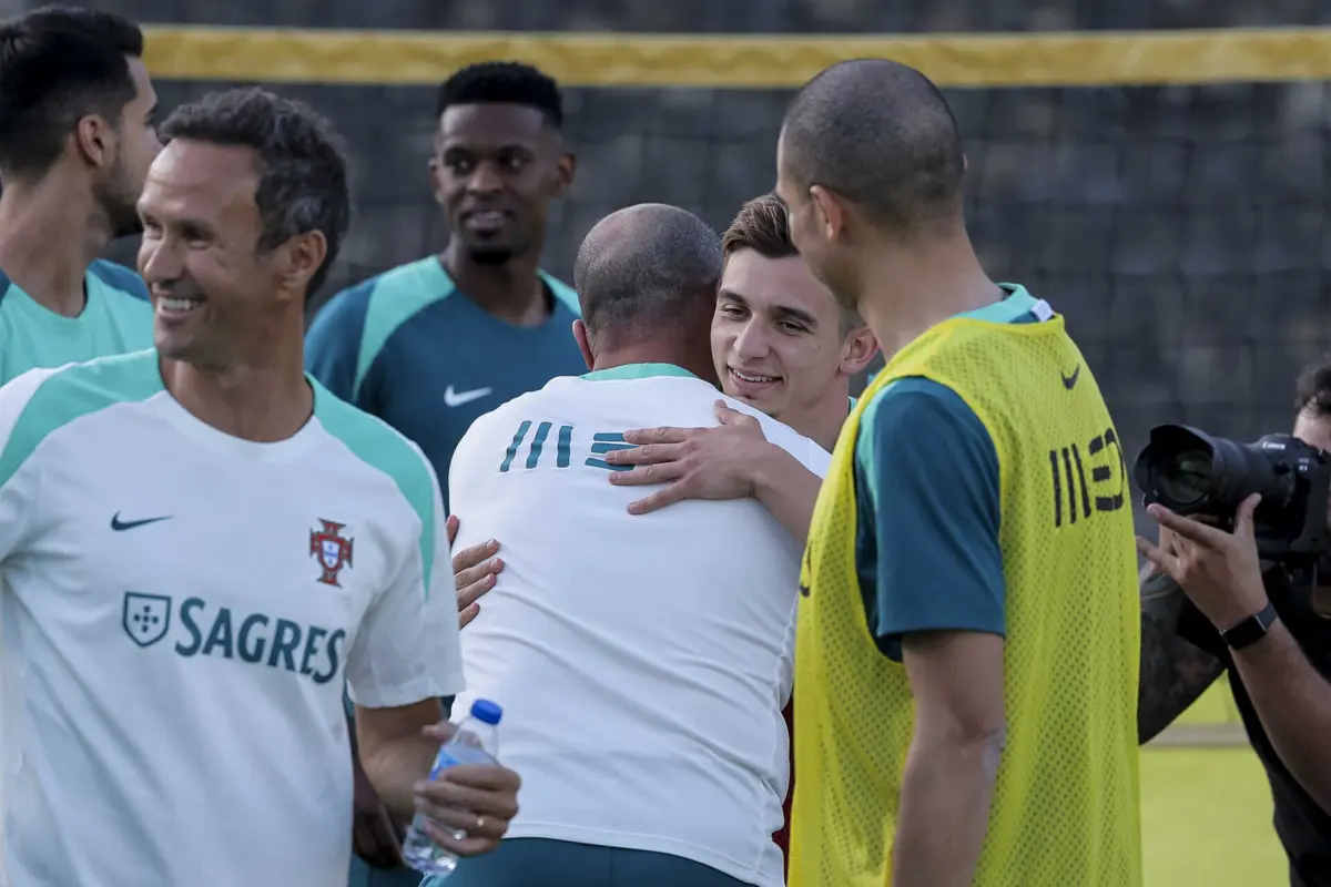 No sábado, o selecionador Roberto Martínez voltou a contar com todos os 26 jogadores