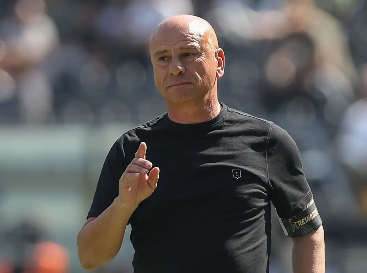 Imagem de contexto do artigo Rui Ferreira já não é treinador do AVS. José Mota a caminho para as duas últimas jornadas da Liga