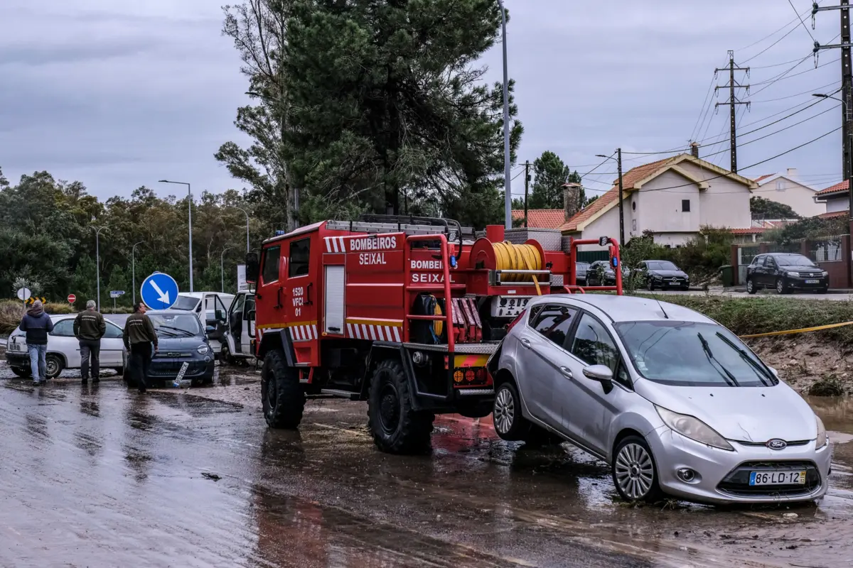 Imagem de contexto do artigo Depressão Cláudia já causou 4017 ocorrências: Península de Setúbal e Algarve foram as regiões mais afetadas