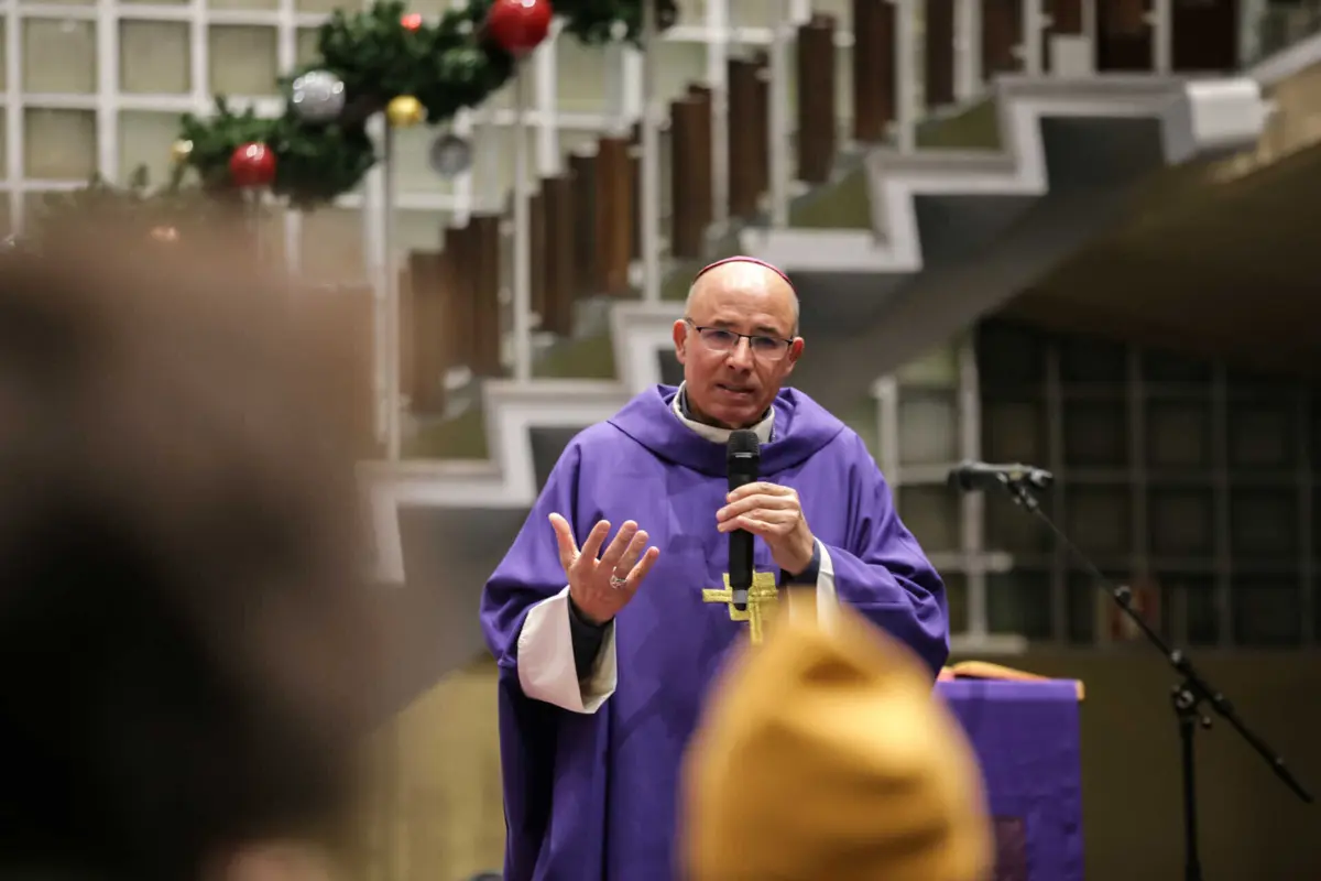 Imagem de contexto do artigo "Renovar a súplica pela paz." Patriarca de Lisboa realça "força transformadora" do Natal