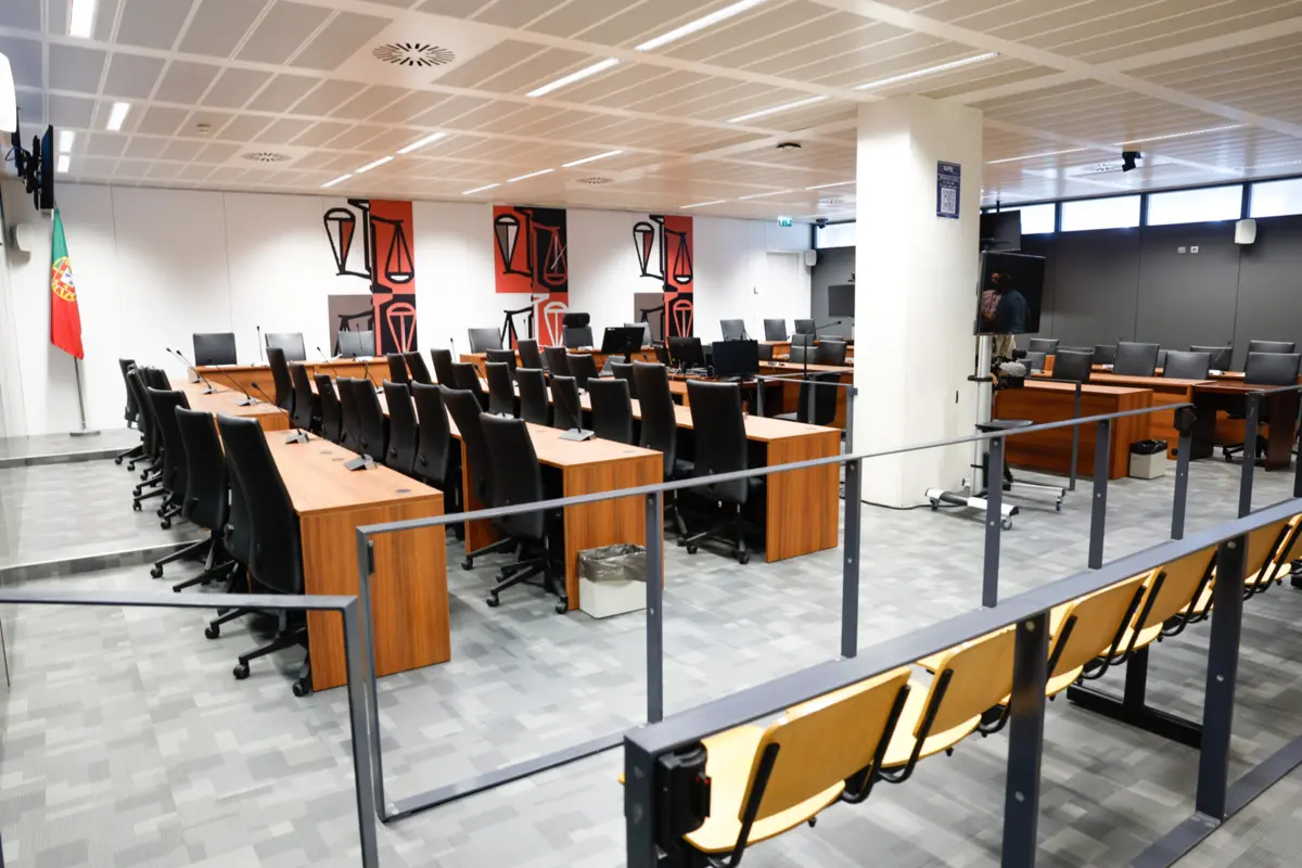 Imagem de contexto do artigo Caso BES/GES. Defesa das vítimas diz que "Justiça tem de atribuir a cada um aquilo que é seu"