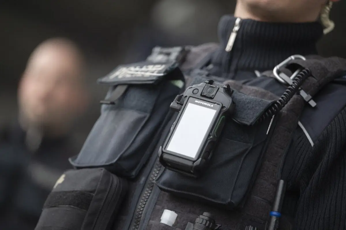 Imagem de contexto do artigo Aprovada compra de bodycams para forças de segurança. Investimento ultrapassa os seis milhões de euros