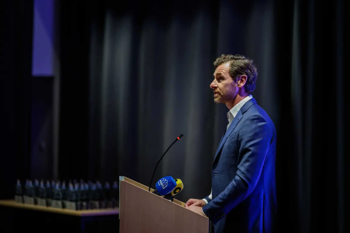 Imagem de contexto do artigo SAD do FC Porto pondera processo disciplinar a adjuntos de Sérgio Conceição