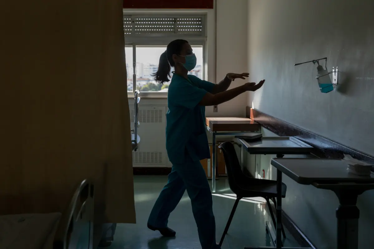 Quase metade dos doentes referenciados em 2023 para unidades do setor privado ou social morreram antes de ter vaga