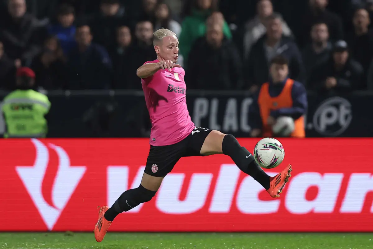 Nuno Santos lesionou-se em cima do intervalo do jogo com o Famalicão