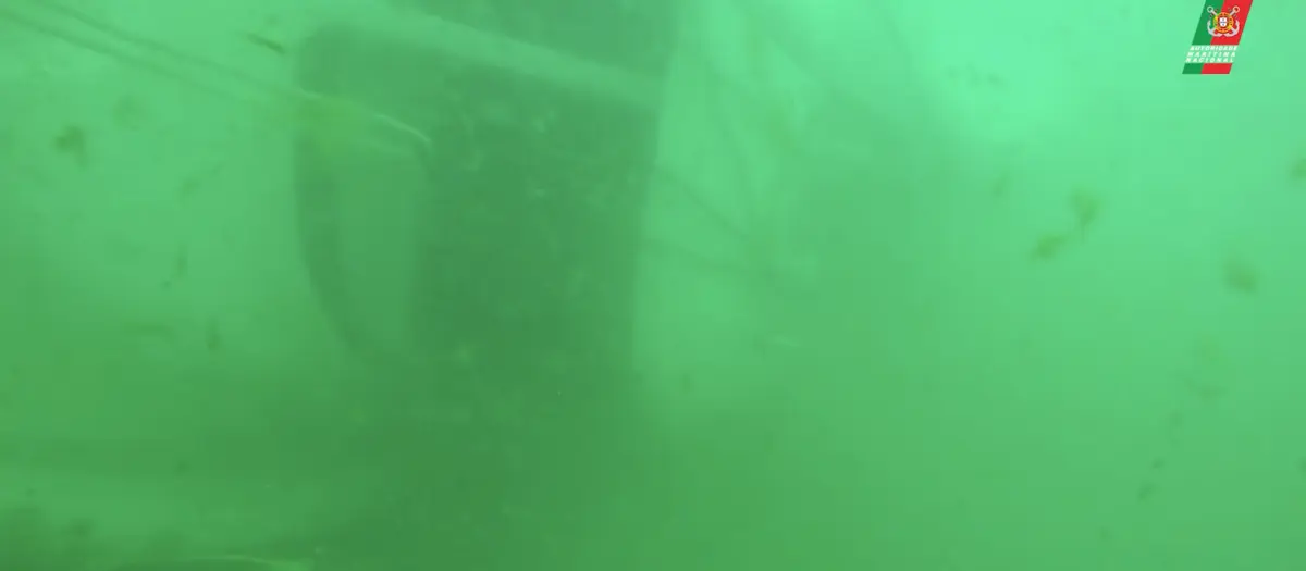 As imagens subaquáticas da embarcação