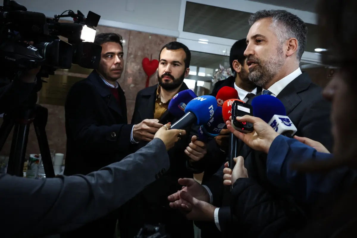 "Eu não sou igual a Luís Montenegro", reitera Pedro Nuno Santos