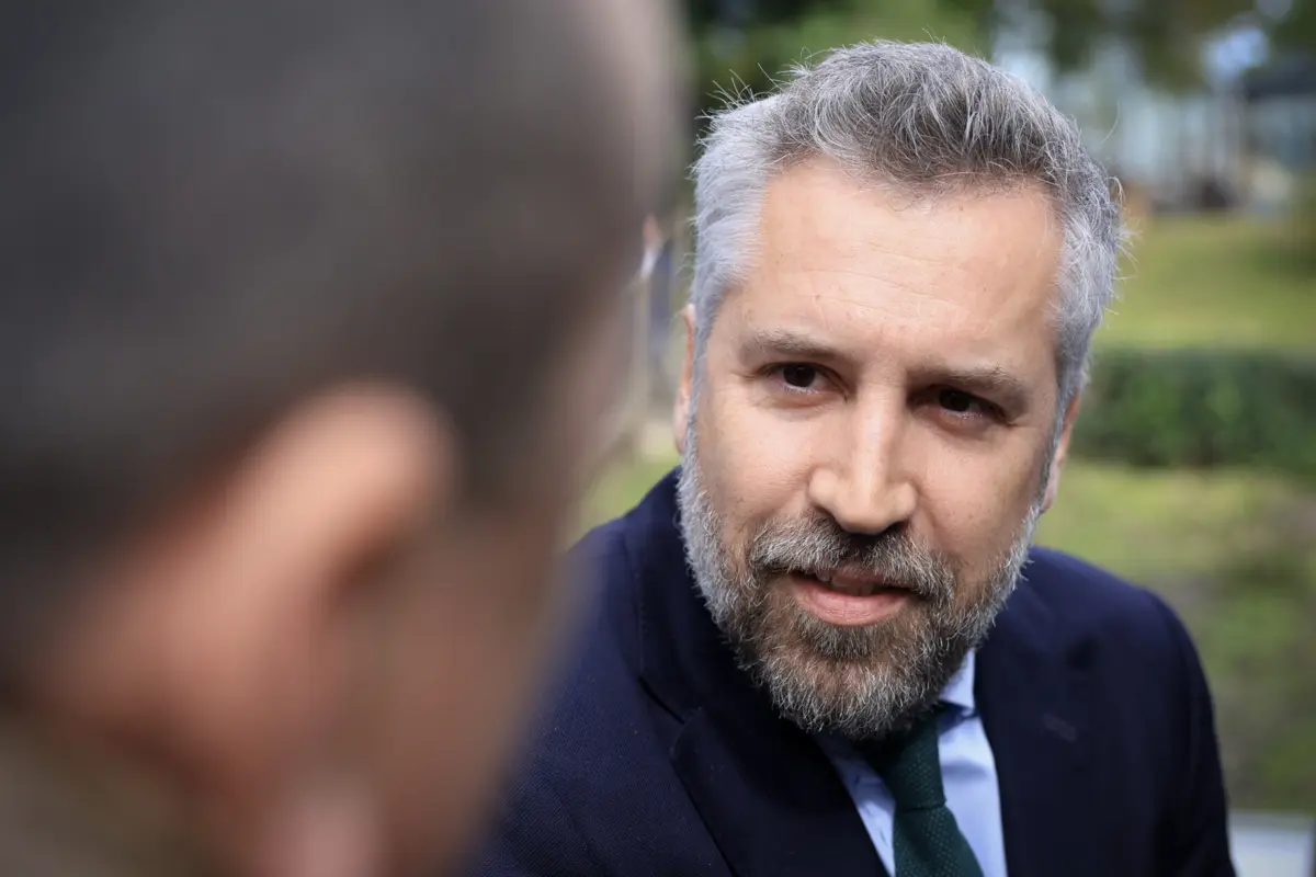 Imagem de contexto do artigo "Tentativa de privatização da Segurança Social." Pedro Nuno diz que "descontos devem financiar sistema público e não o casino"