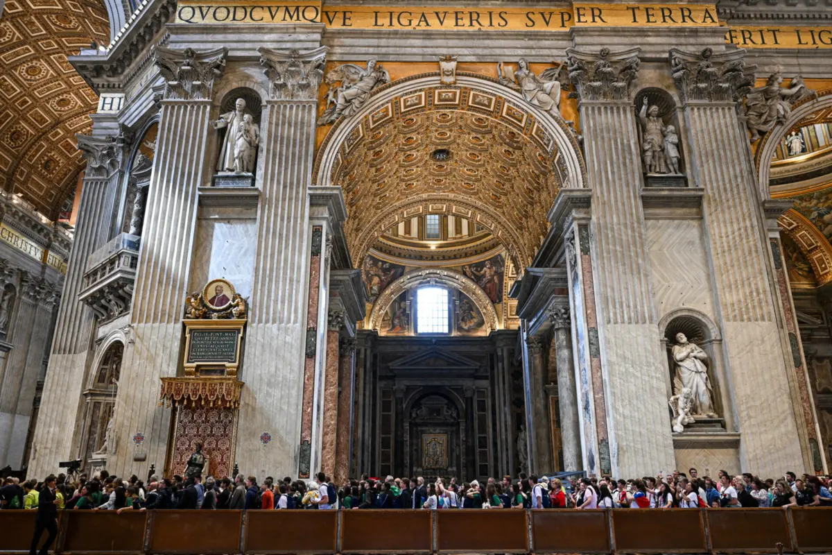 Imagem de contexto do artigo Basílica de São Pedro recebeu 250 mil pessoas para despedida a Francisco