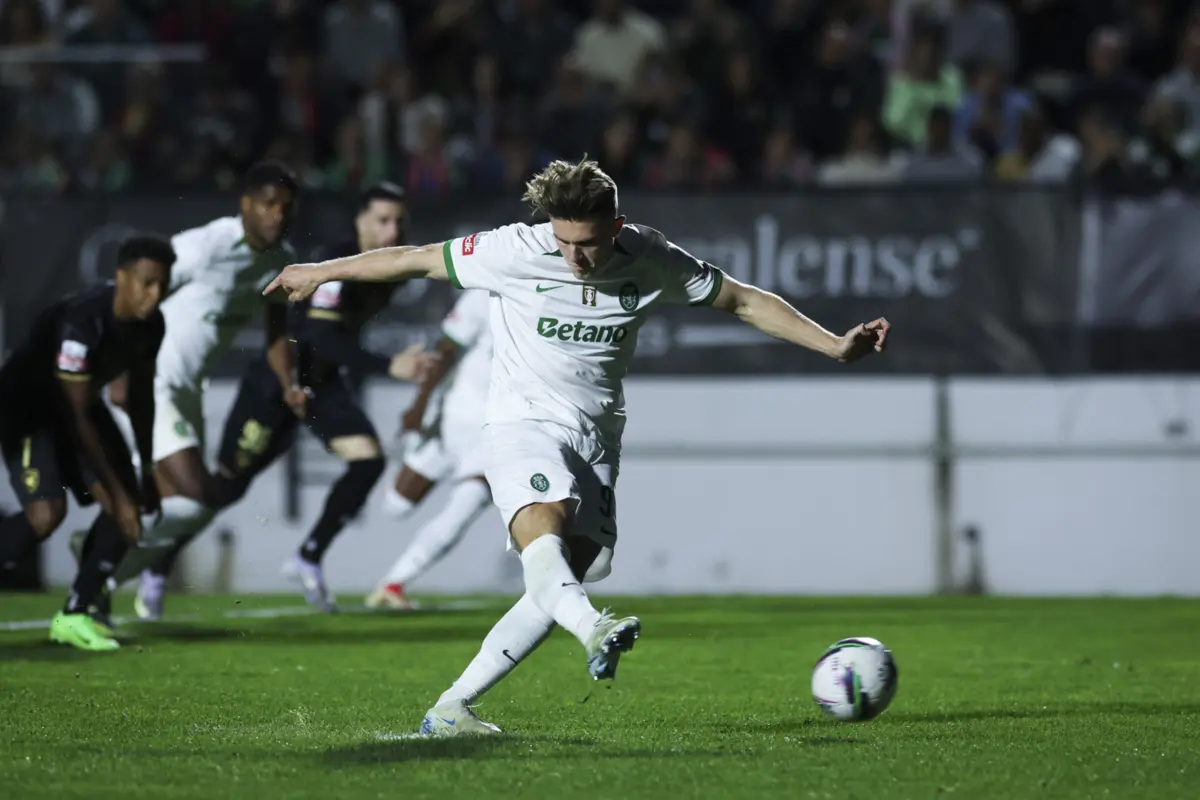 Imagem de contexto do artigo Expulsões e penáltis cumpriram serviços mínimos na greve do leão. Sporting vence na Amadora