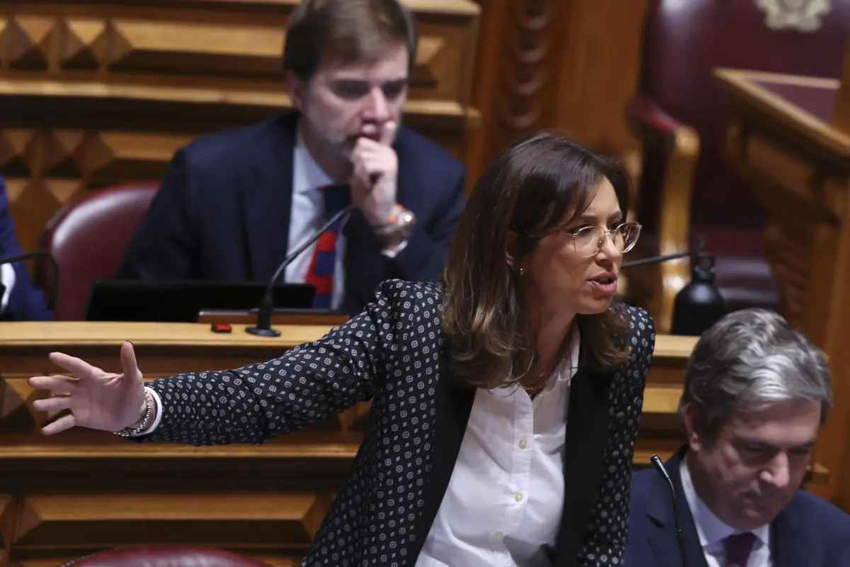 Imagem de contexto do artigo Apoiar Marques Mendes em vez de Cotrim? IL acusa Montenegro de pôr PSD à frente do país