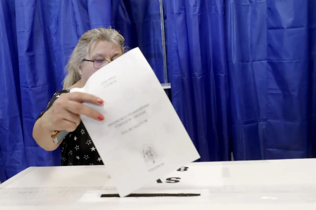 Imagem de contexto do artigo Romenos repetem este domingo votação presidencial com populista à frente