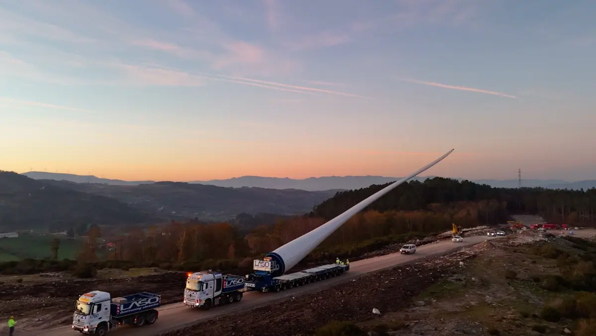 Transporte de primeira pá de novo parque eólico no Tâmega