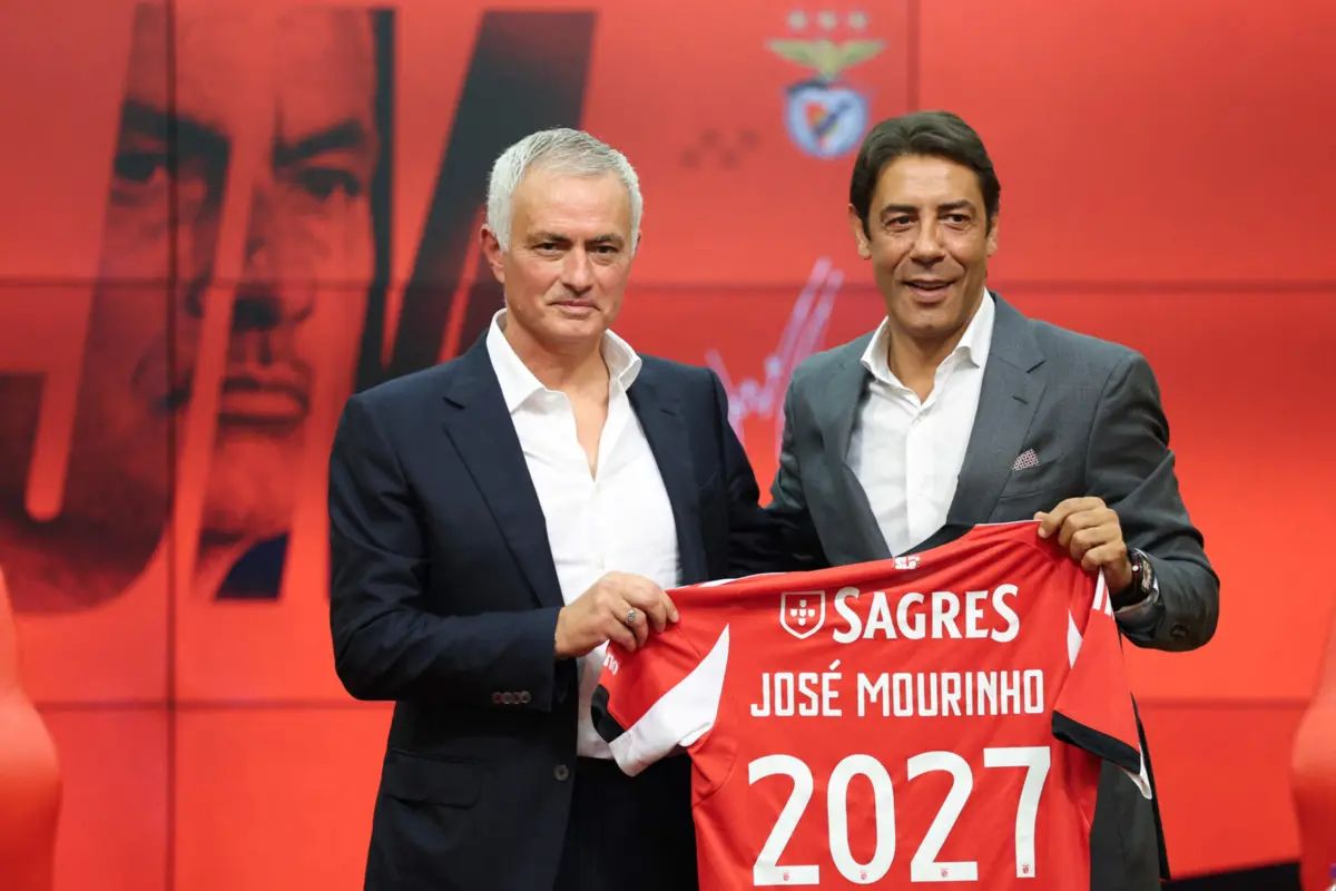 Imagem de contexto do artigo "Acredito que os benfiquistas estão contentes com o treinador que têm", mas manter Bruno Lage "foi uma decisão bem conseguida"