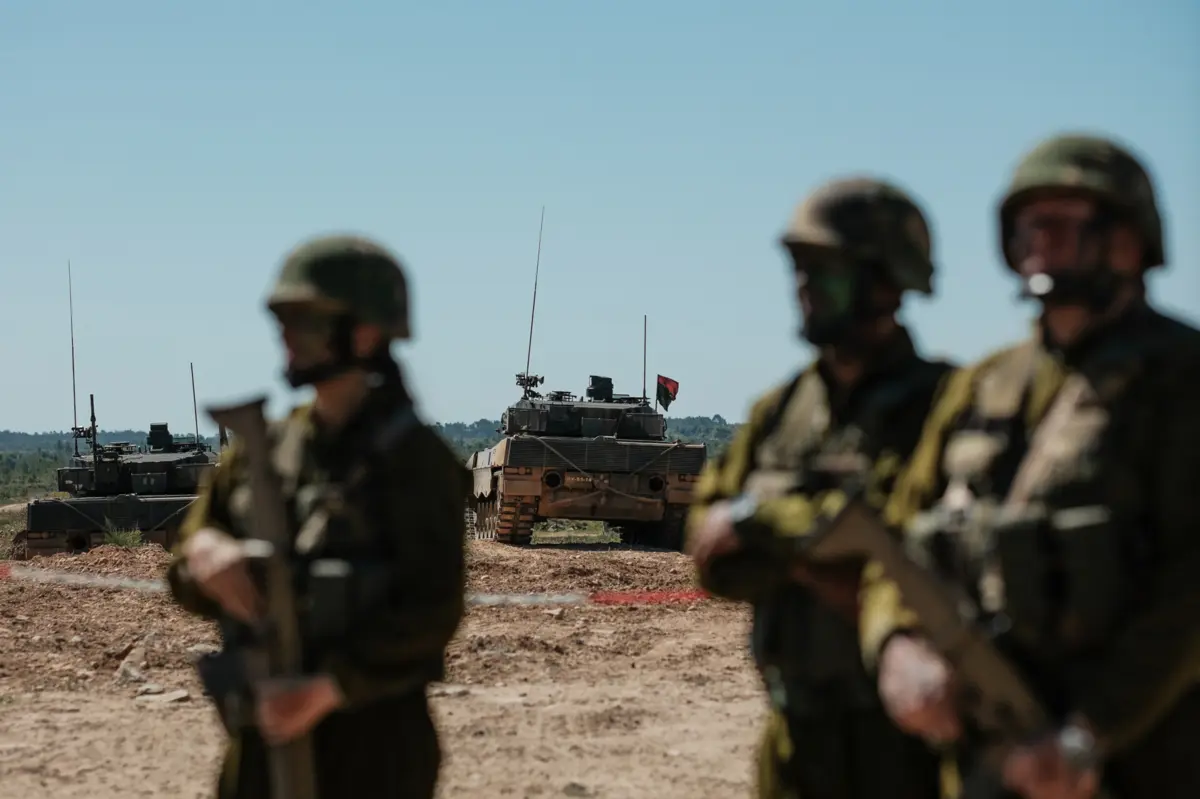 O Executivo reconhece aos militares e militarizados das Forças Armadas o direito a uma compensação especial por invalidez permanente ou morte