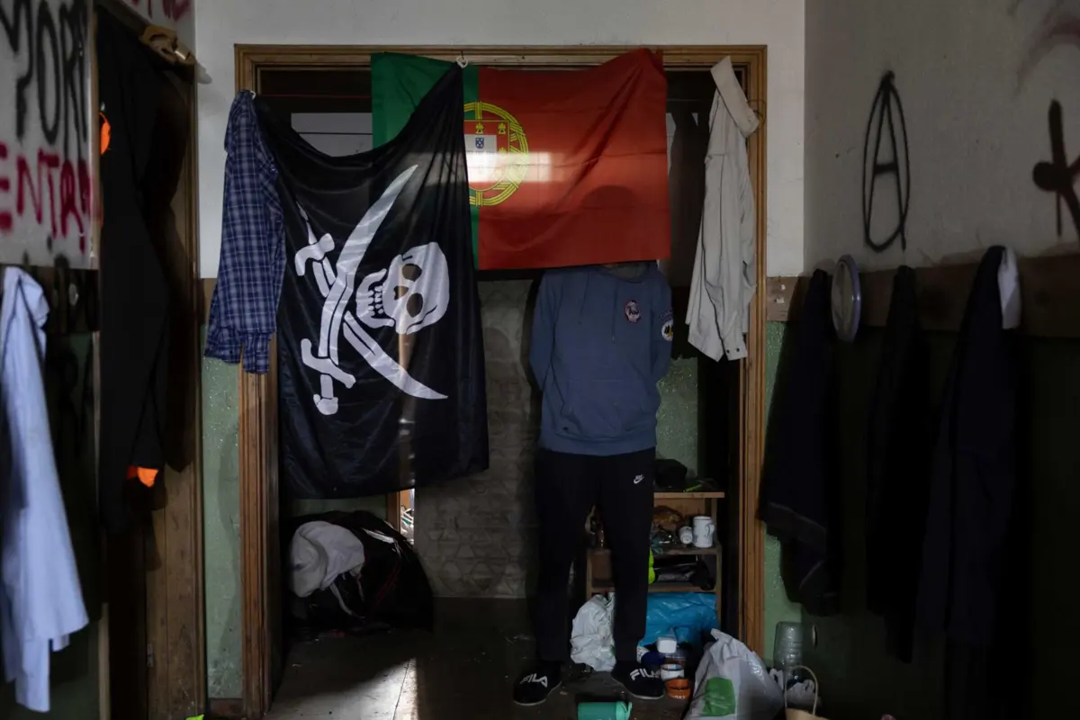 Imagem de contexto do artigo Rede criminosa desmantelada pela PJ controlava 500 imigrantes, nem todos vítimas