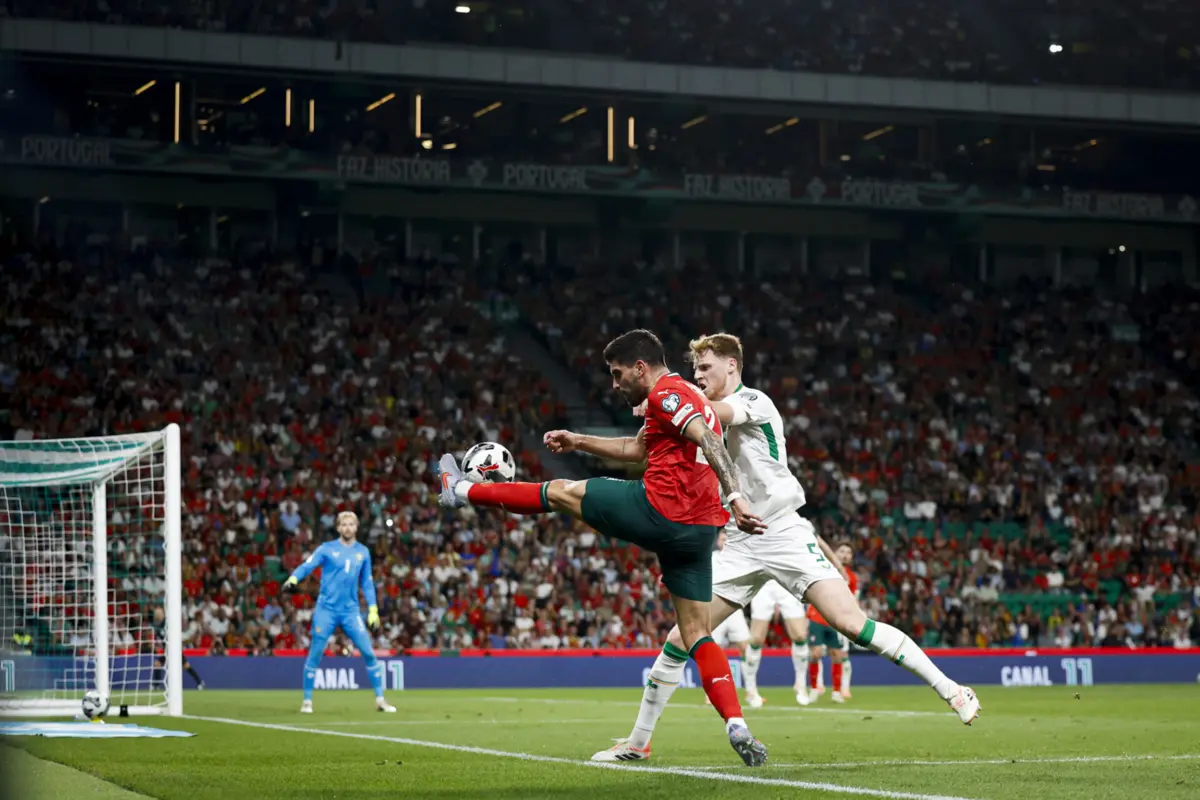 Imagem de contexto do artigo Diogo Jota emprestou as asas ao amigo Rúben Neves para Portugal vencer a Irlanda na compensação