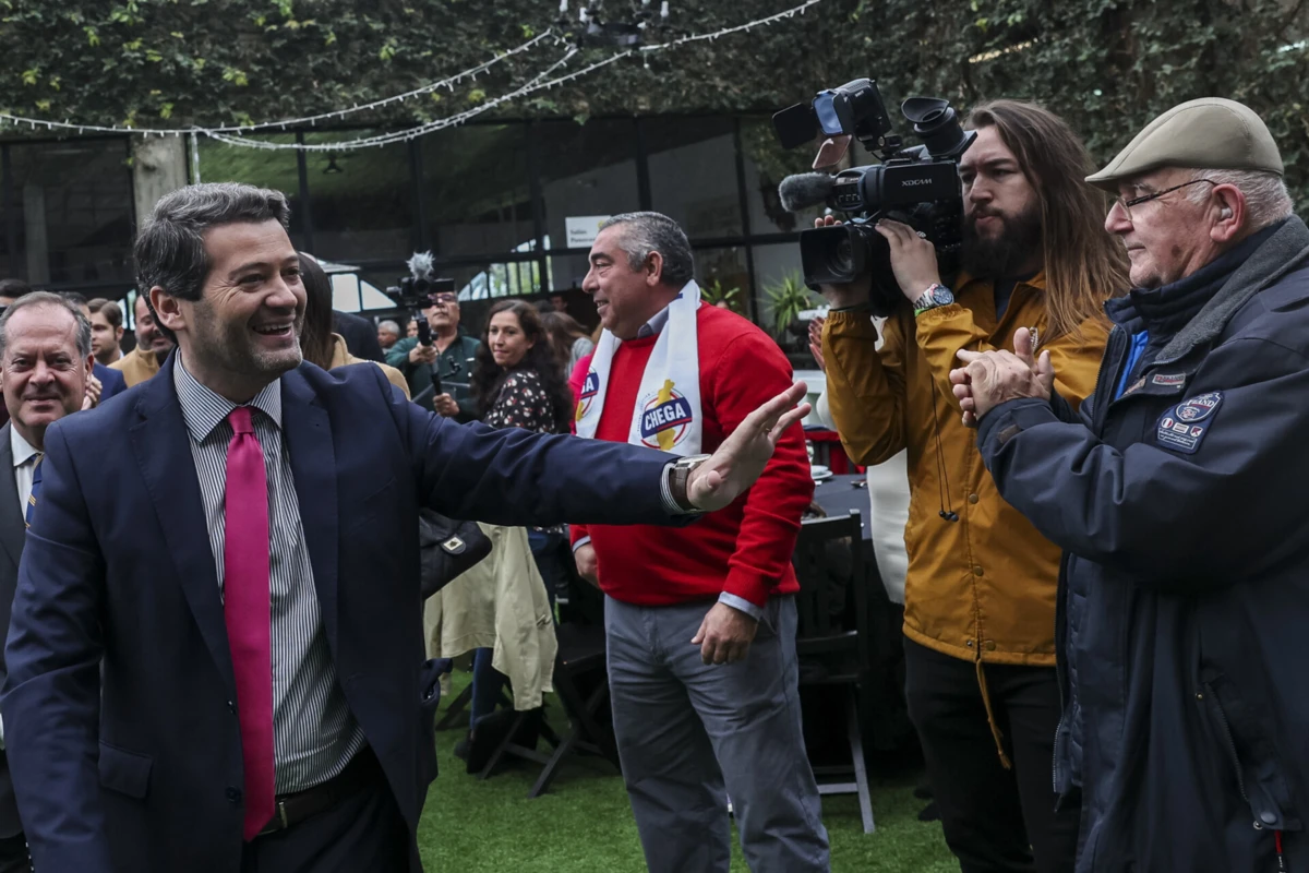 Imagem de contexto do artigo André Ventura afirma que PS e PSD são "desfile de antiguidades" e "o Chega quer ser o desfile do futuro"