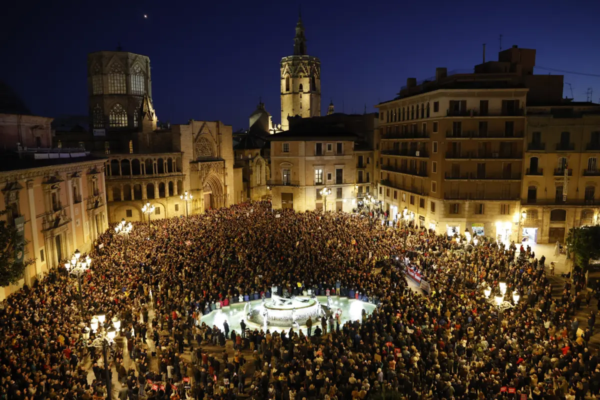 Imagem de contexto do artigo Mais de 25 mil pessoas manifestam-se em Valência contra gestão das cheias