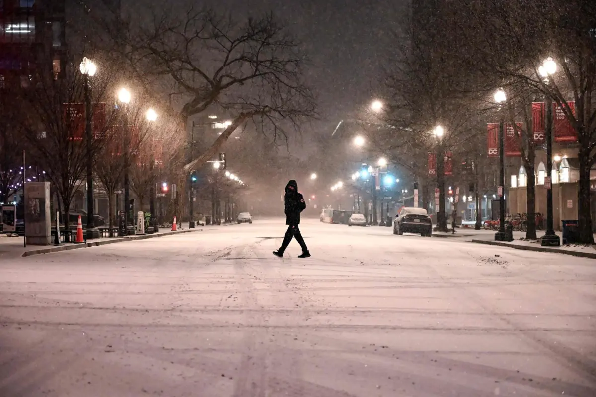 A tempestade tem levado à queda de neve abundante nos EUA