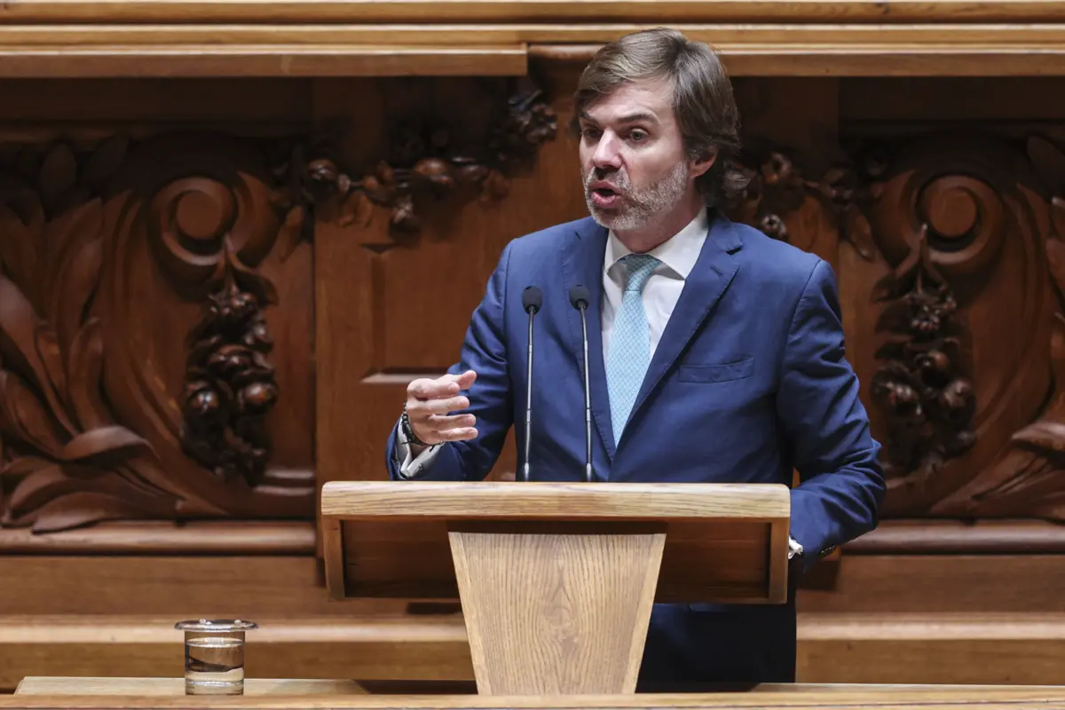 Imagem de contexto do artigo "Não corresponde a um conceito científico." PSD e CDS querem tirar violência obstétrica da lei