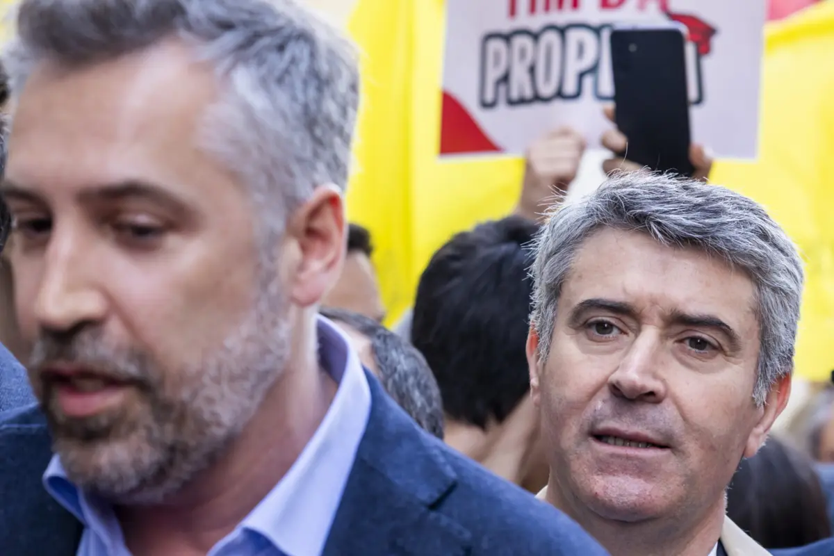 Pedro Nuno Santos e José Luís Carneiro (à direita)