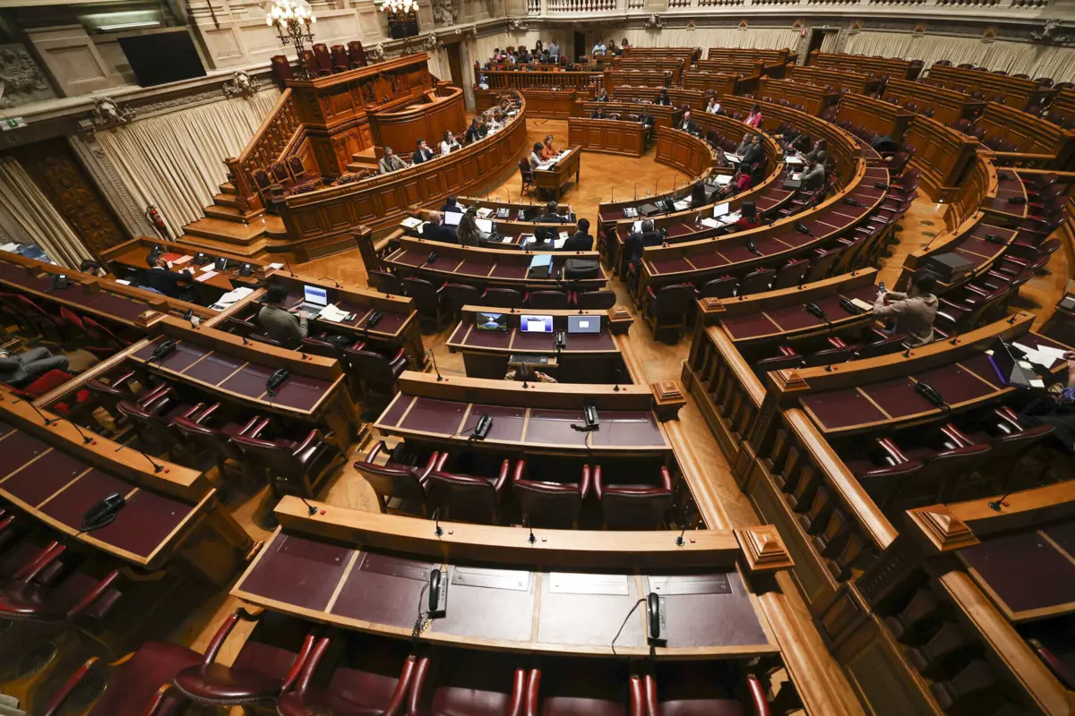 Imagem de contexto do artigo OE2025: AD muda sentido de voto e faz aprovar "por unanimidade" IVA reduzido na comida para bebés