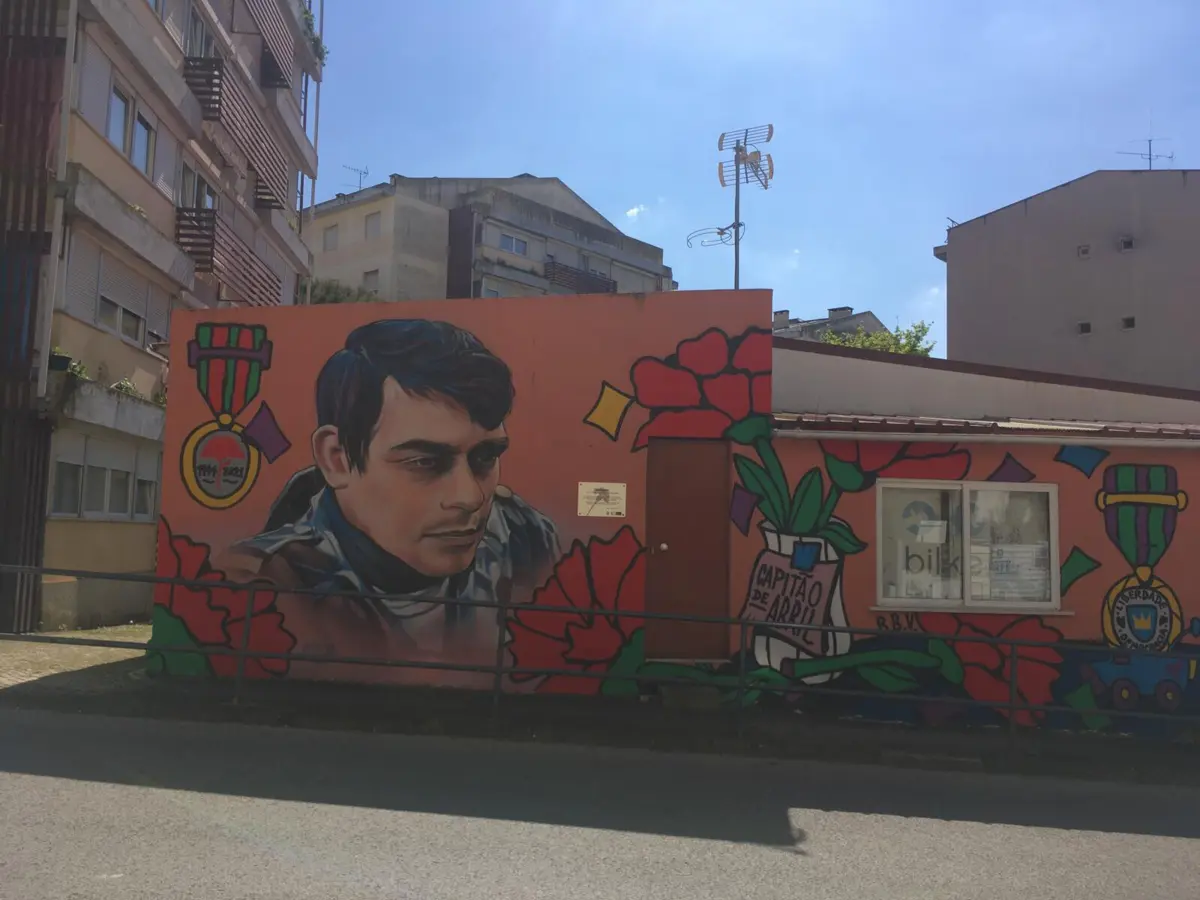 Imagem de contexto do artigo O capitão de Abril que se fez dentista dos pobres