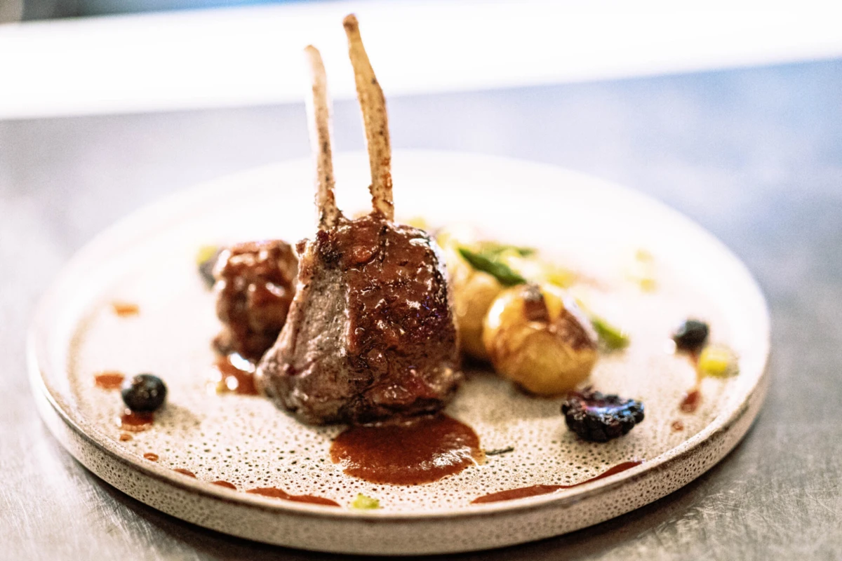 Imagem de contexto do artigo Prato do Dia: Fado ao Carmo, em Lisboa