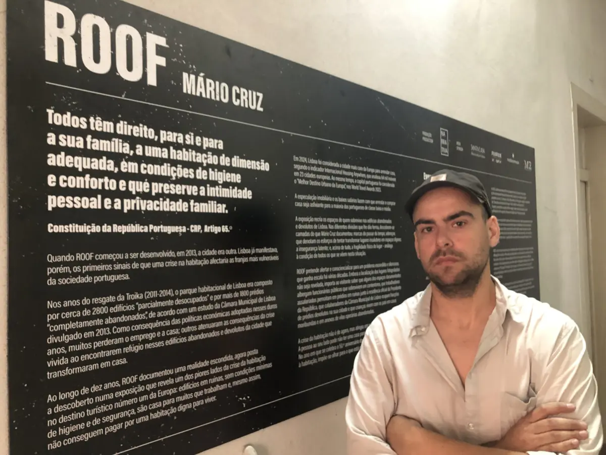 Imagem de contexto do artigo "Roof" de Mário Cruz, porque há ainda tanta gente sem casa e tanta casa sem gente