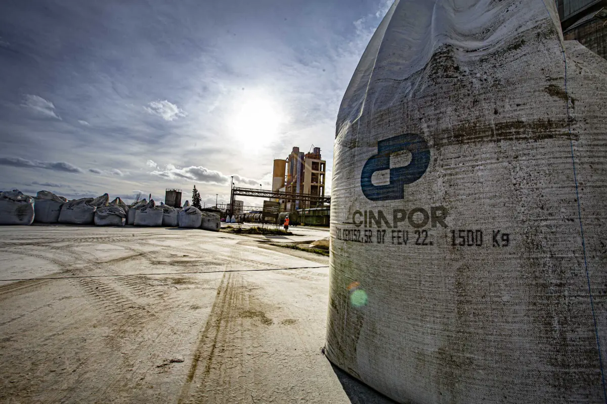 Imagem de contexto do artigo Trabalhadores da Cimpor iniciam esta terça-feira greve de quatro dias