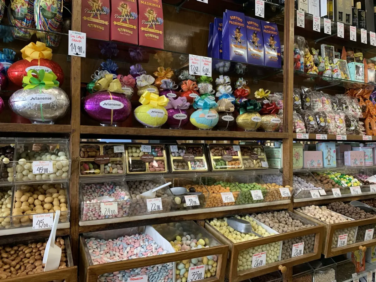 Imagem de contexto do artigo Clientes "reclamam um bocadinho do preço", mas "acabam sempre por levar" algum doce de Páscoa