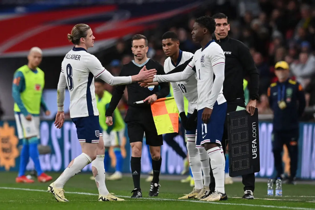 Imagem de contexto do artigo Seleção inglesa jogará sem nome nas costas em ação solidária pela Sociedade Alzheimer