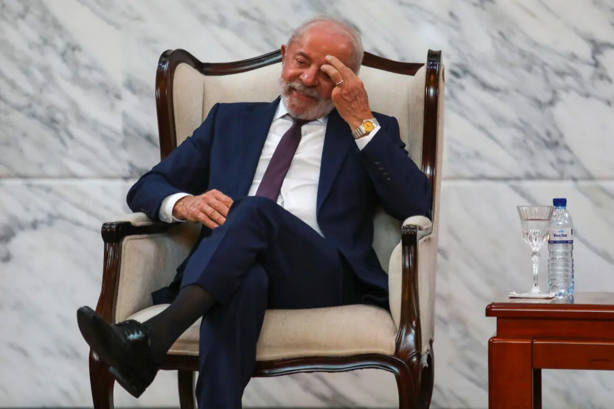 Imagem de contexto do artigo Brasil "deu uma lição de democracia ao mundo" com prisão de Bolsonaro