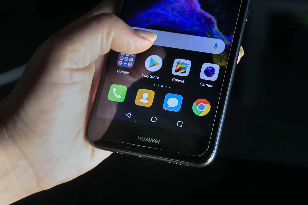 Imagem de contexto do artigo "Olá pai, olá mãe." PJ desmantela rede criminosa ligada ao esquema de burlas através de WhatsApp