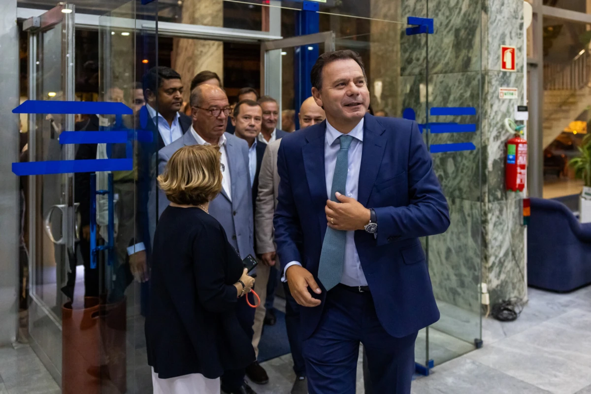 Imagem de contexto do artigo OE: Montenegro disponível para "aproximar posições" ao PS, mas avisa que aprovação "não é favor ao Governo"