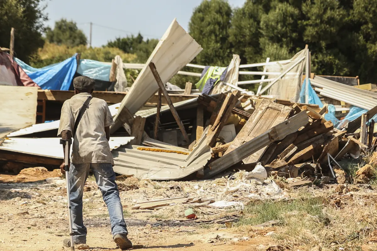 Segundo o que o movimento Vida Justa avança à TSF, na segunda-feira foram demolidas oito das 22 habitações precárias previstas