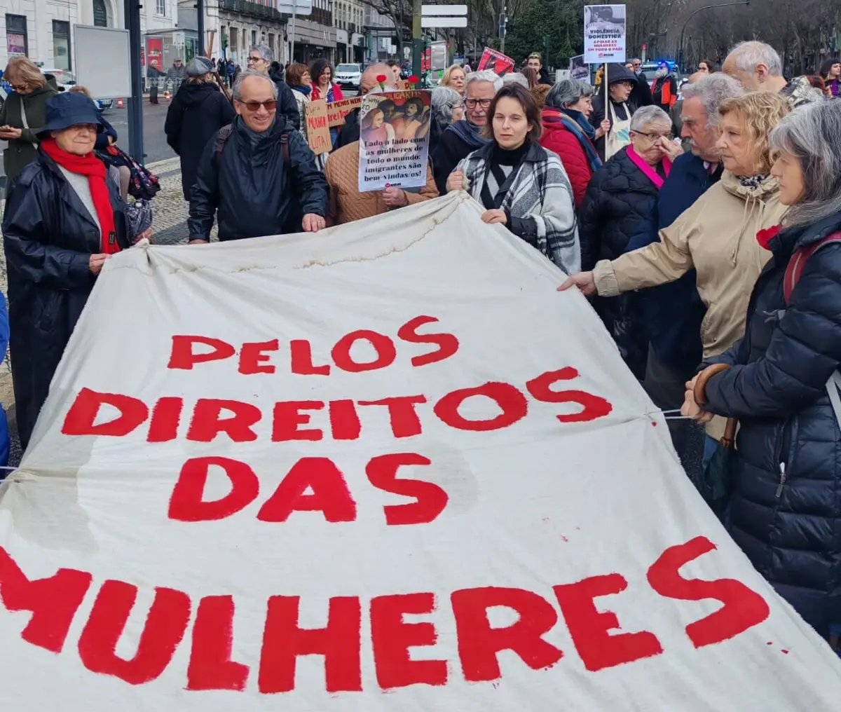 Imagem de contexto do artigo Dia da Mulher. Mais de mil pessoas manifestam-se em Lisboa com alertas para direitos em perigo