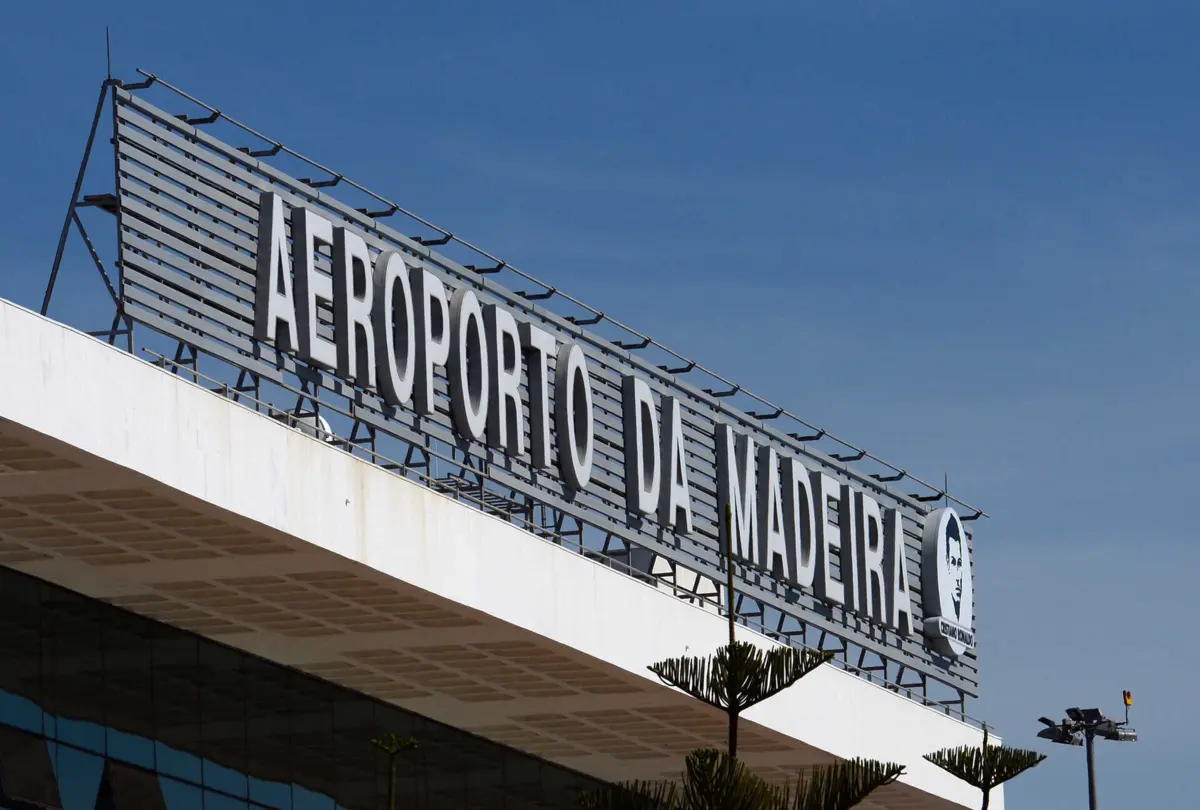 Imagem de contexto do artigo Nenhum avião consegue aterrar ou descolar. Vento condiciona movimento no aeroporto da Madeira