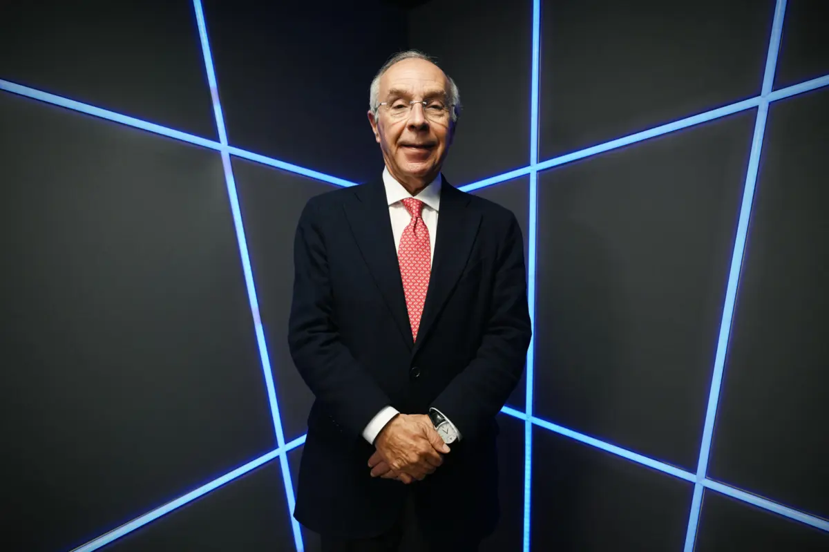 Imagem de contexto do artigo Marques Mendes divulga 22 clientes e desafia candidatos a revelarem possíveis "conflitos de interesses"