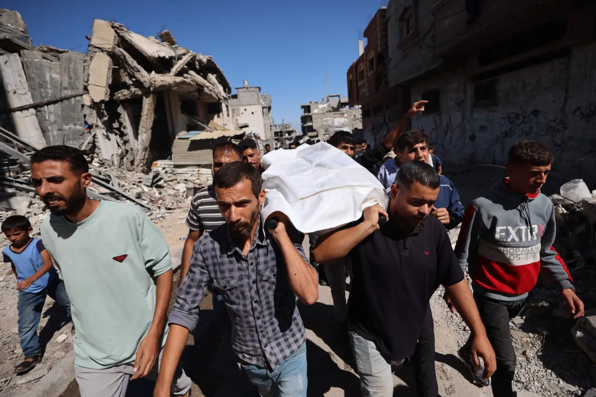 A devolução de prisioneiros e reféns vivos e mortos de um lado e do outro faz parte do acordo de cessar-fogo assinado, há duas semanas, entre Israel e o Hamas