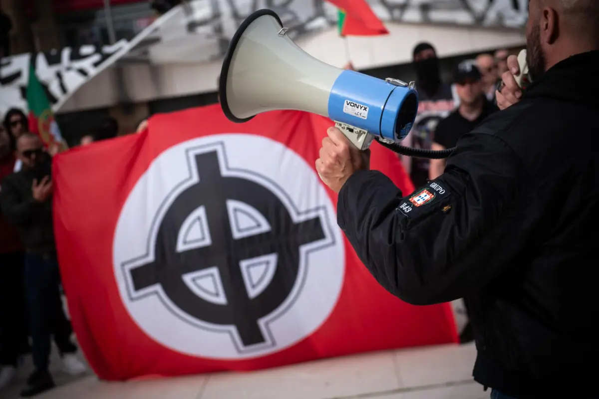 Imagem de contexto do artigo Guimarães acorda com suásticas, inscrições racistas e do Grupo 1143 no centro histórico